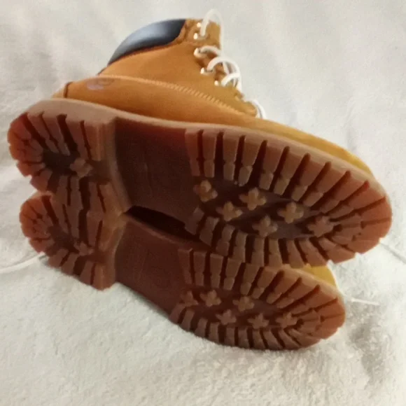 TIMBERLAND KIDS BOOTS! RUN SMALL SO SIZE 6 EXCELLENT CONDITION - Picture 5 of 6